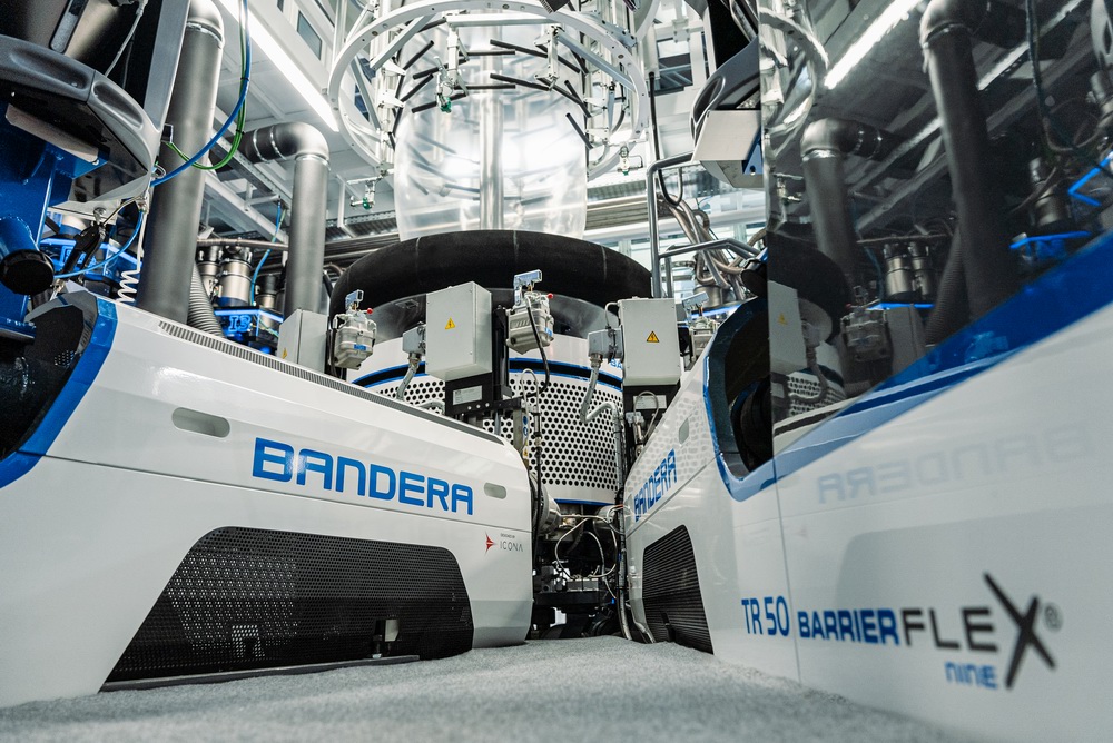 设计和制造用于包装和转换(吹塑薄膜、硬质薄膜和片材)、挤出淋膜、复合设备以及循环回收的塑料材料挤出成套生产线